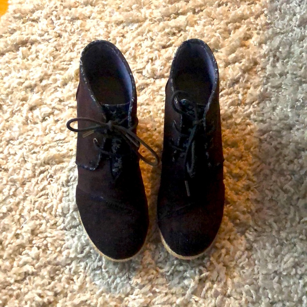 Toms Desert Wedge Boots, black, size 8.5